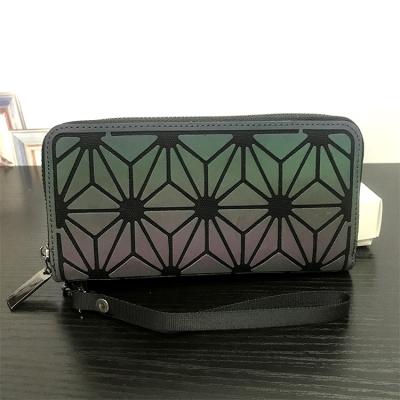 China Simple And Fashionable Luminous Women's Long Zipper Wallet Lingge Hand Pocket Anti-theft Wallet for sale