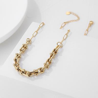 China 2022 Latest CLASSIC Women Thick Chunky Necklace 18k Gold Plated Stainless Steel Horseshoe U Shape Lock Link Chain Necklace for sale