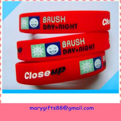 China recycled smile logo promotional silicone bracelet for sale