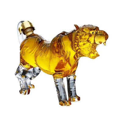 China 500ml/1000ml Glass Jar Animal Zodiac Wine Decoration Gift Craft Bottle Tiger Wine Set Transparent Wine Glass Rack for sale