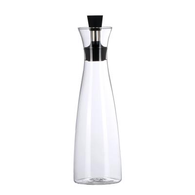 China 600ml Borosilicate Glass Oil Bottle Viable Kitchen Oil Jar With Food Grade Silicone Lid for sale