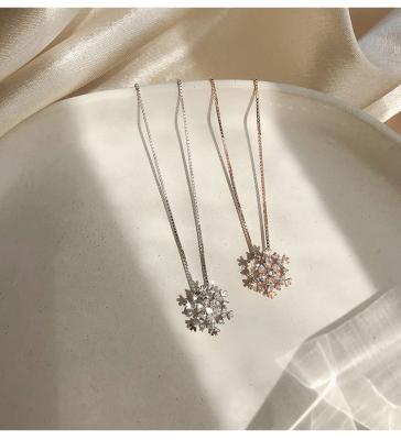 China Merry Christmas TRENDY Snowflake Necklace Rose Gold Plated Pendant Jewelry 925 Silver Frozen Choker Necklaces For Women for sale