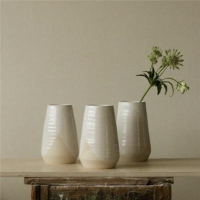 China Modern Creative Modern Decoration Table Top Home Ornament Ceramic Vases For Flowers for sale