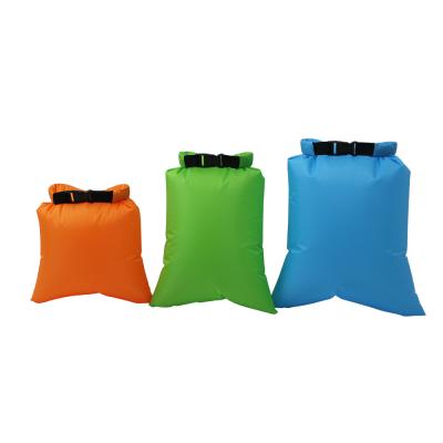 China Kleine waterdichte zakken van nylon Rood voor buitensport 1.5L 2.5L 3.5L 4.5L 6L Te koop