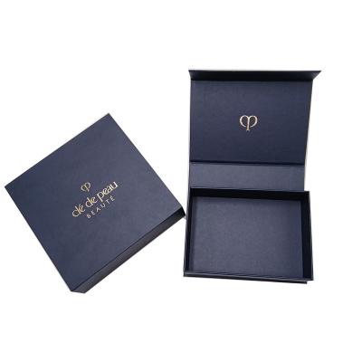 China Recycled Materials Flap Lid Packaging Cardboard Bespoke Closure Custom Cosmetic Magnetic Gift Box for sale