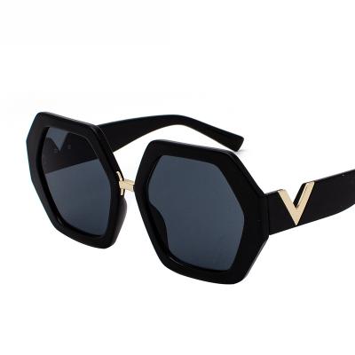 China UV400 new fashion polygon stripe design anti sun shades women glass plastic custom logo luxury fashion sunglasses for sale