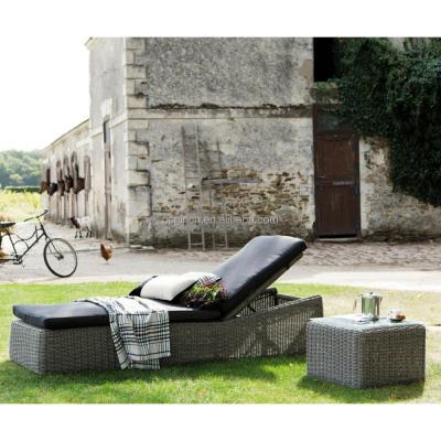 China Modern Simple Single Seat Rattan Pool Sun Furniture With Side Table Outdoor Cabana Beds for sale