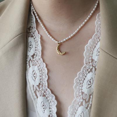 China FASHIONABLE White Pearl Chain Real Freshwater Gold Plated Stainless Steel Folded Crescent Moon Necklace for sale