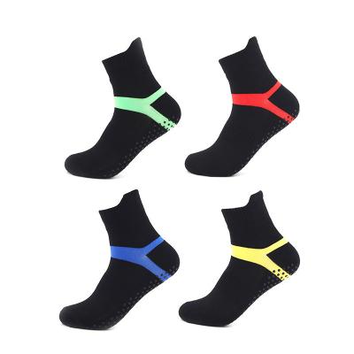 China Non Slip Breathable Sports Grip To Bump High Quality Yoga Socks Knitted Cotton Sports Trampoline Grip Adult Dispensing Custom Socks for sale