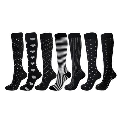 China QUICK DRY Outdoor Leisure Sports Unisex Fitness Compression Hoops Jump Rope Pressure Socks Running Socks For Women for sale