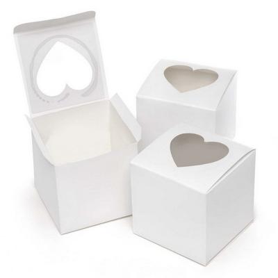 China Recyclable Warm White Simple Heart Gift Box Sales MINI Cake Box Party Supplies Gift Box Specials for sale