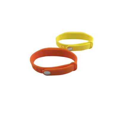 China Waterproof / Waterproof RFID Wristband Wristbands 13.56mhz Silicone Wristband Custom Programmable NFC for sale