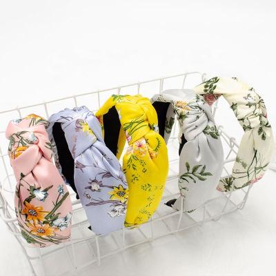 China Fashional Lady The Fashion Lady The Pretty Fashion Flower Head Bands Winter Women Pretty Twisted Hair Tied Headband For Girls Accessories for sale