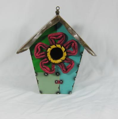 China Sustainable Outdoor Hanging Metal Roof Bird House For Garden Decoration for sale