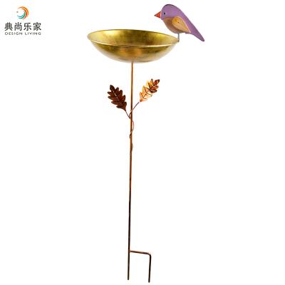 China Metal Garden Stake Copper Bird Water Feeder Station With Decorative Wooden Bird for sale