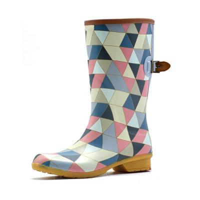 China Waterproof Rain Boots Wholesale Customized Waterproof Rubber Shoes Latest Design Half Logo Dripdrop Fashionable Women Rain Boots With Lattice for sale