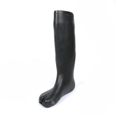 China Hot Selling Soft Outdoor Cheap Boots Anti Slip Knee Boots Fashionable And Comfortable Sole Rubber Men Shoes for sale