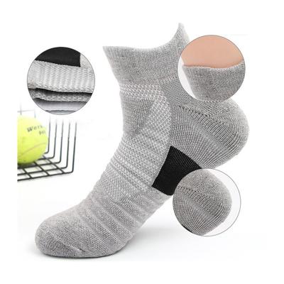 China Athletic Men's Basketball Mesh Sock Anti Slip Ankle Sports Running Socks Breathable for sale