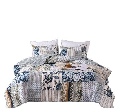 China Anti-Static Cotton Bedspread Comforter Sets Lightweight Queen Size-Reversible Patchwork Bed Cover Set, Floral Embroidery Farmhouse Pattern, 3 Pieces for sale