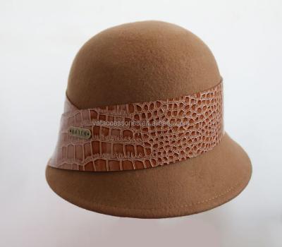 China Picture Ladies Tan Color Cloche Hat, 100% Wool Felt Hat, Church Hat Gathered With PU Brown Trimming for sale