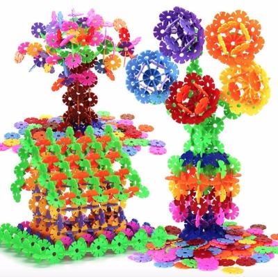 China Building Toy High Quality Children Educational Toys PP Plastic Snowflake Building Blocks for sale