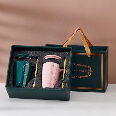 China Sustainable Promotional Custom Logo Golden Ceramic Heart Coffee Cups Mugs With Handle And Lid Spoon Gift box for sale