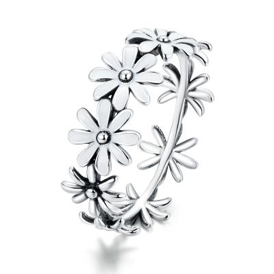 China Small Daisy Ring S925 Sterling Silver Flower Ring Elegant Charm Popular Simple Ring for sale