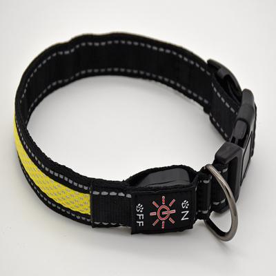 China Convenient dog sustainable supplies using battery light led pet collars waterproof dog collar at night for safety for sale