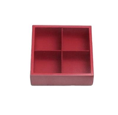 China Recyclable Red Special Cardboard Fancy Bakery Cookie Donuts Bakery Box with 4 Dividers and Clear PVC Sleeve for sale