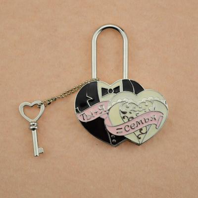 China 2019 Personalized Gift Valentine's Wedding / Fashion Favors Lovers Lock Padlock Metal Love Heart Shaped Lock for sale