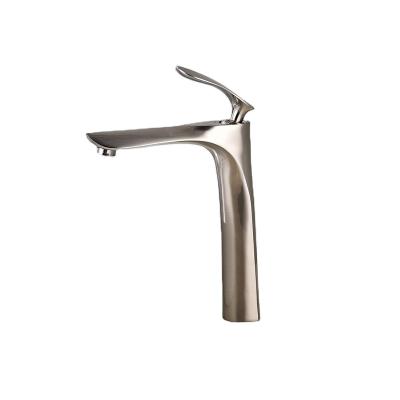 China Metered Faucets Copper Single Handle Brass Faucet Bathroom Sink Faucets Deck Mounted Metal Hot Cold Water Mixer Tap High Quality for sale