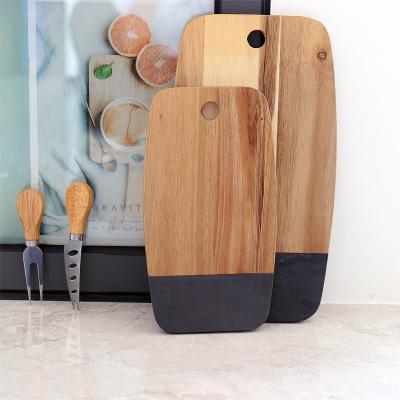 China Viable the new wooden cutting board with various holes good quality acacia wood chopping board the great for kitchen for sale