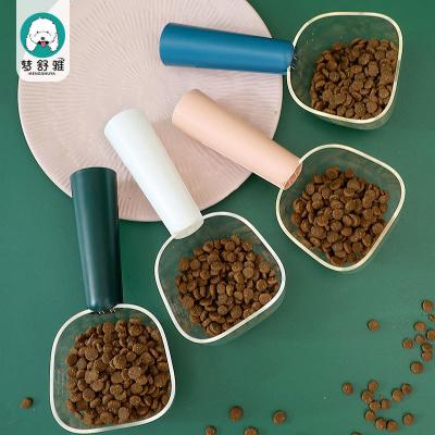 China New Viable Pet Transparent Spoon With Scale Large Capacity Cat Dog Feeding Scoop Sealing Clip Food Scooper for sale