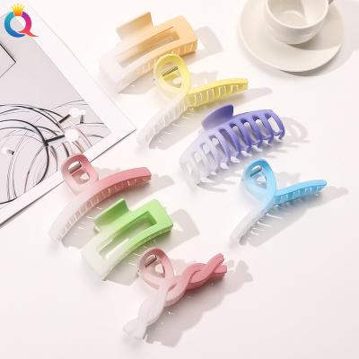 China QIYUE Hair Decoration Frosted Shark Cross Clip Wholesale Cheap Mix Colors 2022 Fashion Korea Gradient Colors Fancy Hair Claw Clip for sale