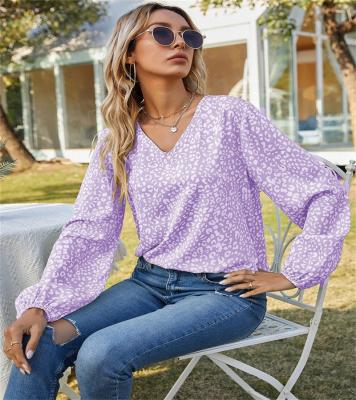 China Anti-pilling Summer Long Sleeve Print Women Head Fall V Neck Blouse Loose Fit Women's Tops for sale