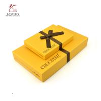 China Lujosamente caja de Art Paper Chocolate Packaging Paper del oro con la cinta de Brown en venta