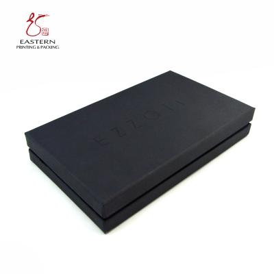 Chine Matte Black Hard Cardboard Gift enferme dans une boîte avec argenté à l'intérieur à vendre