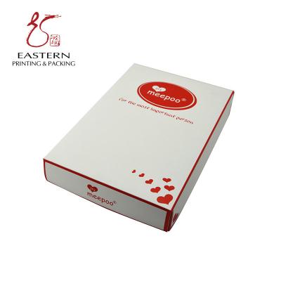 China Caja de empaquetado del cartón del este 350gsm, ropa de encargo que empaqueta con la tapa en venta