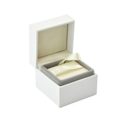 China CMYK que imprime las cajas de empaquetado de la cartulina, boda Ring Box Luxury del terciopelo en venta