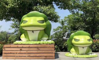 China Hyper Customized Creative Frog IP statues From China Status Factory for sale