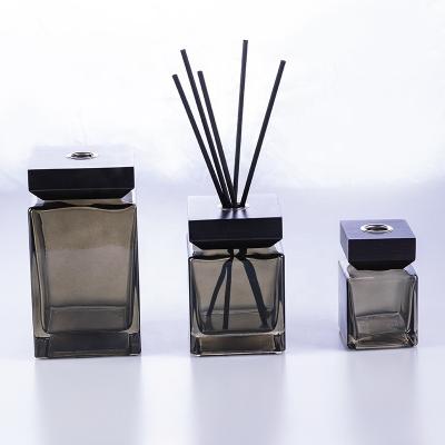 China Square Diffuser Bottle 250ml Room Empty Square Glass Reed Diffuser Perfume Bottle New With Wooden Cap for sale