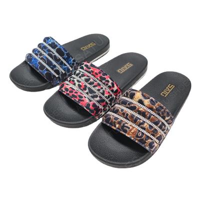 China CUSHIONING Hot-selling ladies slippers summer flat ladies slippers beach slippers animal rubber diamond rhinestone leopard print sandals for sale