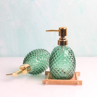 China Viable Wholesale Clear Round Glass Soap Dispenser Body Lotion Metal Pump Bottle Green Shampoo Bottle Bath Accessories Set for sale