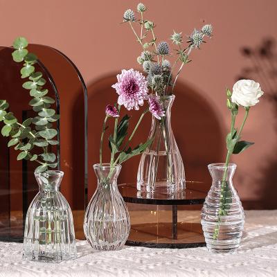 China Durable Mini Opening Green Creativity Abstract Glass Flower Vase Set For Flowers for sale