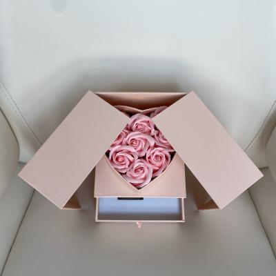 China 2021 New Design Luxury Anniversary Valentine Gift Box Handmade With Good Quality Valentine Heart Shaped Gift Box for sale