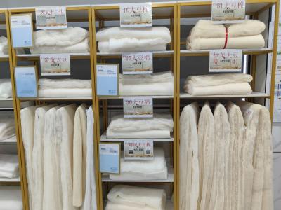 Chine Vêtements à base de protéines de soja Fibre hygroscopique chauffage chaud Polyester Fibrefill Batting à vendre