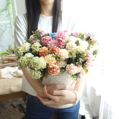 China Wedding& Home& Office Decoration Flower Plants 2022 New Design Ball Chrysanthemum Flower Artificial Flower Daisy Home Decor Wedding Attendance Flower for sale