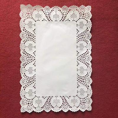 China Large Round Lace Paper Doilies For Cake/Restaurants/Fast Food And Takeaway Food Services for sale