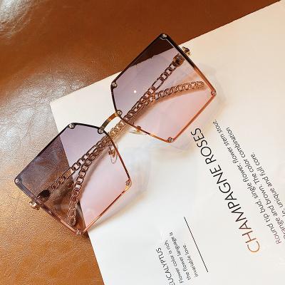 China Fashion Sunglasses 2021 New Fashion Gradient Oversized Sunglasses For Women Vintage Alloy Frame Rivet Square Sun Glass Female Stylish Shades for sale