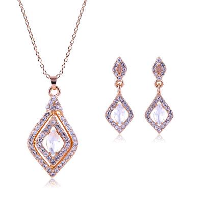 China Fashionable Hot Selling Crystal Rhinestone Gold Silver Plate Necklace Earring Jewelry Set For Women for sale